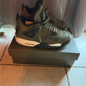 4.5 Jordan 4 olive greens